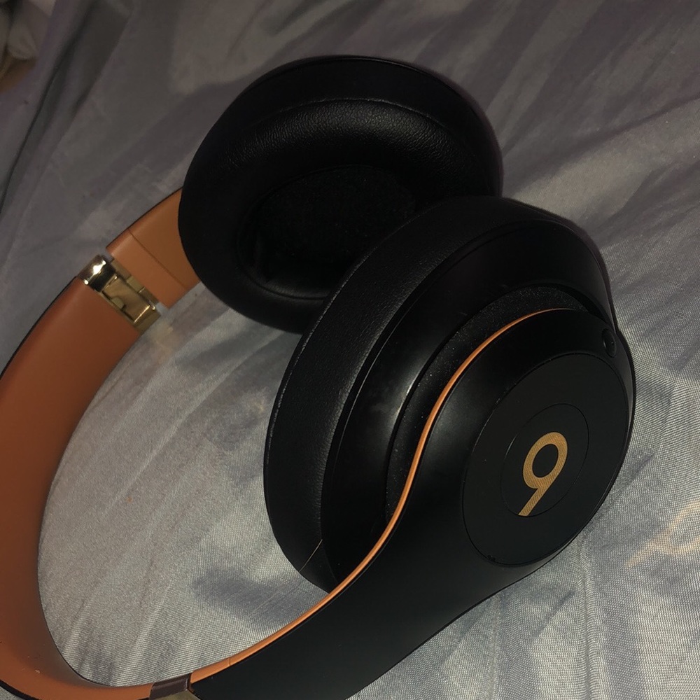 BEATS STUDIO 3 HEADPHONES
